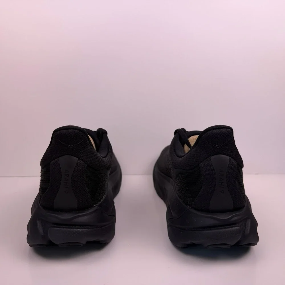 Hoka One One Arahi 9 Running Shoe Men Sz 10D Black/Black 1176531 BBLC Sample